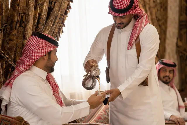 صباب قهوة: خبرة الضيافة التي تصنع فرقاً في مناسبتك