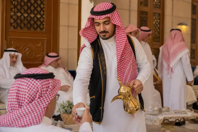قهوجية الطائف: دليل الضيافة المرتبة من الاستقبال إلى ختام المناسبة