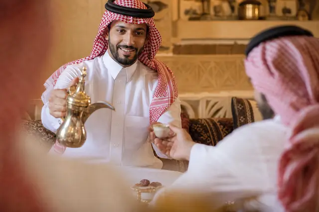 قهوجي: تفاصيل الضيافة السعودية من الدلة إلى استقبال الضيوف